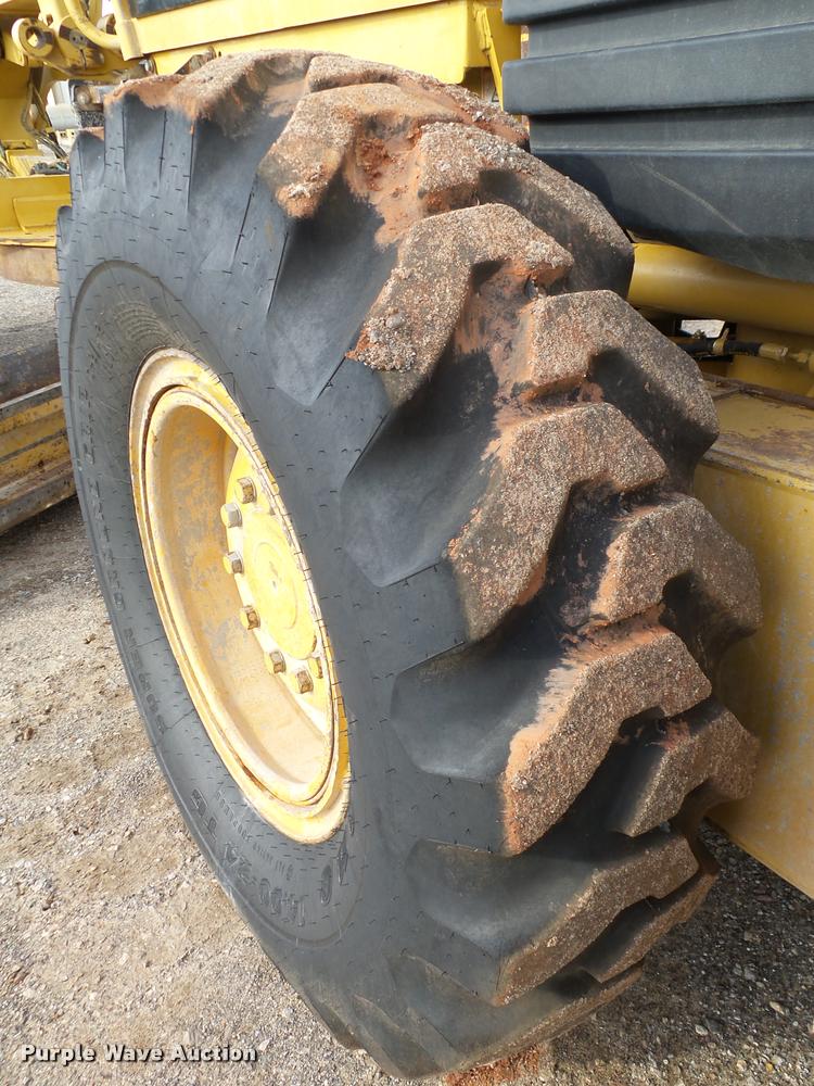 image for item DB0161 2005 Caterpillar 140H motor grader