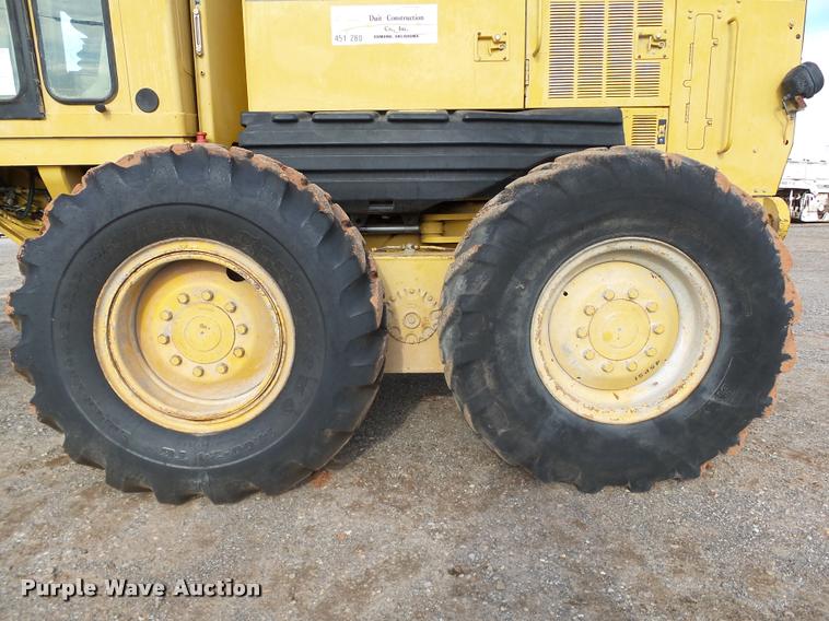 image for item DB0161 2005 Caterpillar 140H motor grader