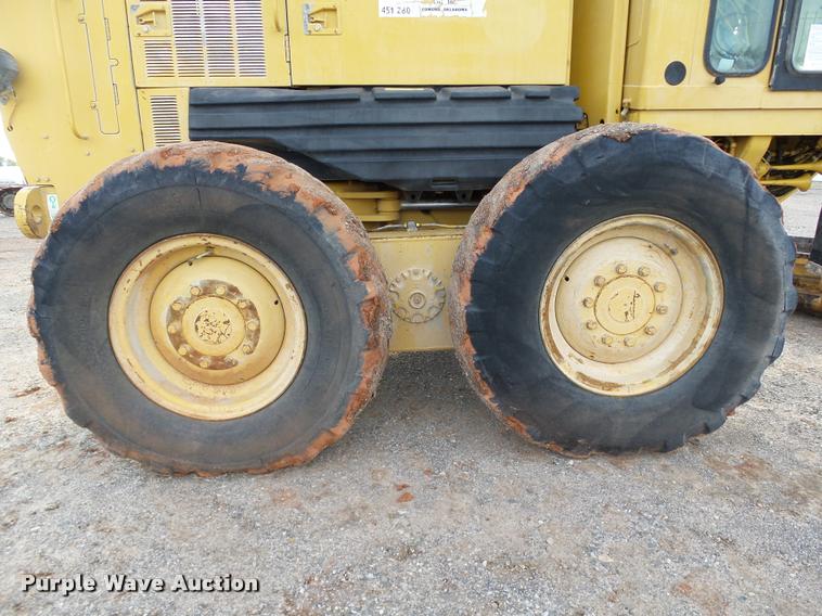 image for item DB0161 2005 Caterpillar 140H motor grader