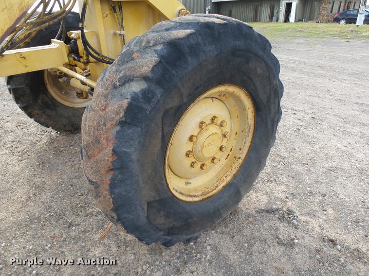image for item DB0161 2005 Caterpillar 140H motor grader