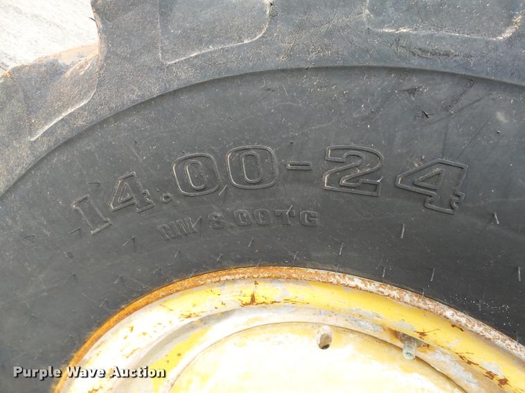 image for item DB0161 2005 Caterpillar 140H motor grader