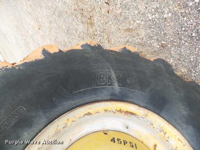 image for item DB0161 2005 Caterpillar 140H motor grader