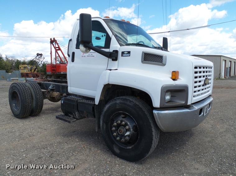 image for item DB0165 2005 Chevrolet C6500 truck chassis