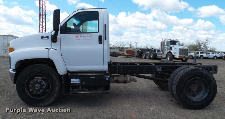 image for item DB0165 2005 Chevrolet C6500 truck chassis