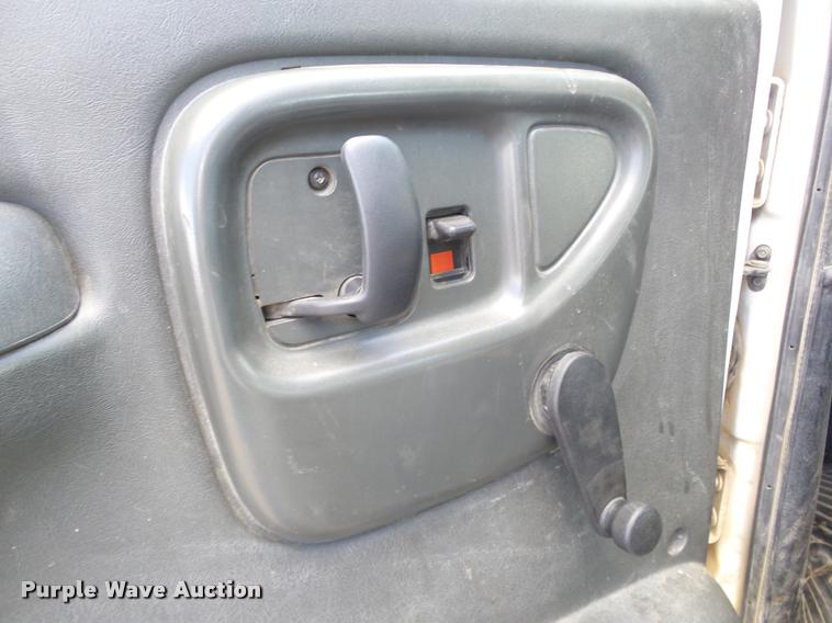 image for item DB0165 2005 Chevrolet C6500 truck chassis