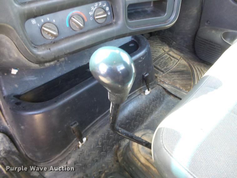 image for item DB0165 2005 Chevrolet C6500 truck chassis