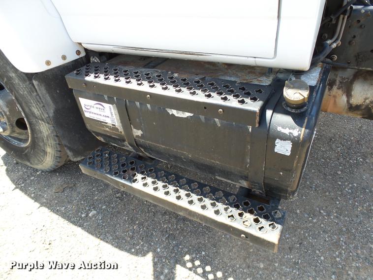 image for item DB0165 2005 Chevrolet C6500 truck chassis