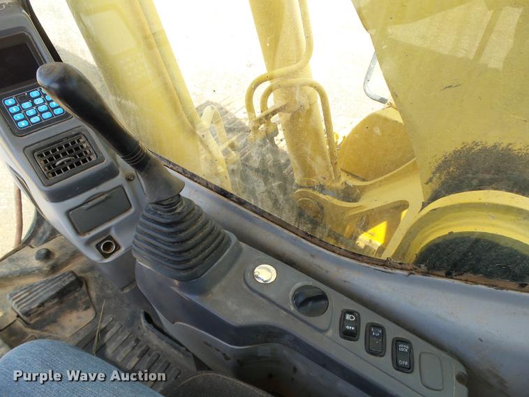 image for item DB0167 2004 Komatsu PC220LC-7 excavator