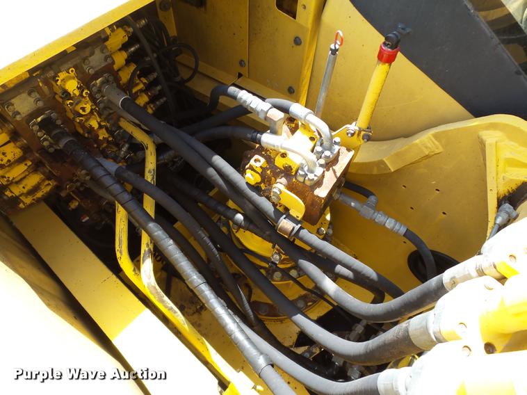 image for item DB0167 2004 Komatsu PC220LC-7 excavator