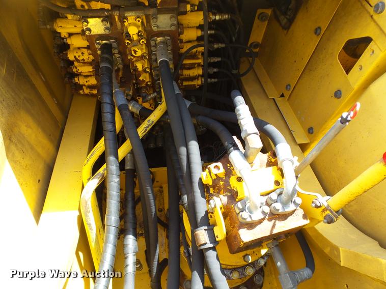 image for item DB0167 2004 Komatsu PC220LC-7 excavator