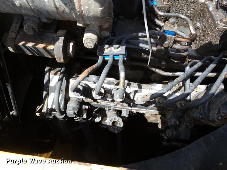 image for item DB0167 2004 Komatsu PC220LC-7 excavator