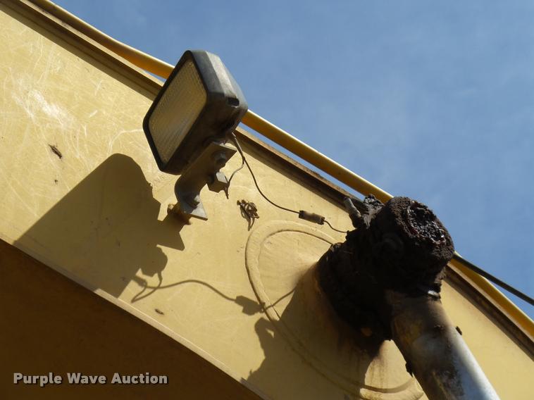 image for item DB0167 2004 Komatsu PC220LC-7 excavator