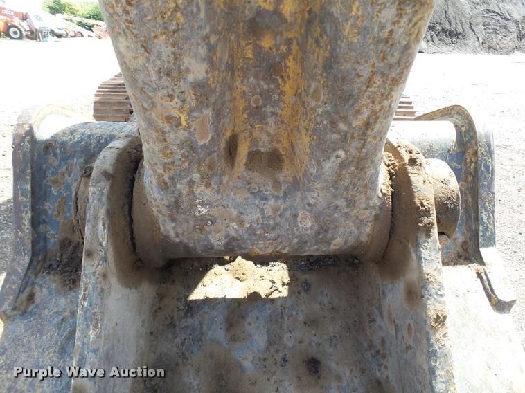 image for item DB0167 2004 Komatsu PC220LC-7 excavator