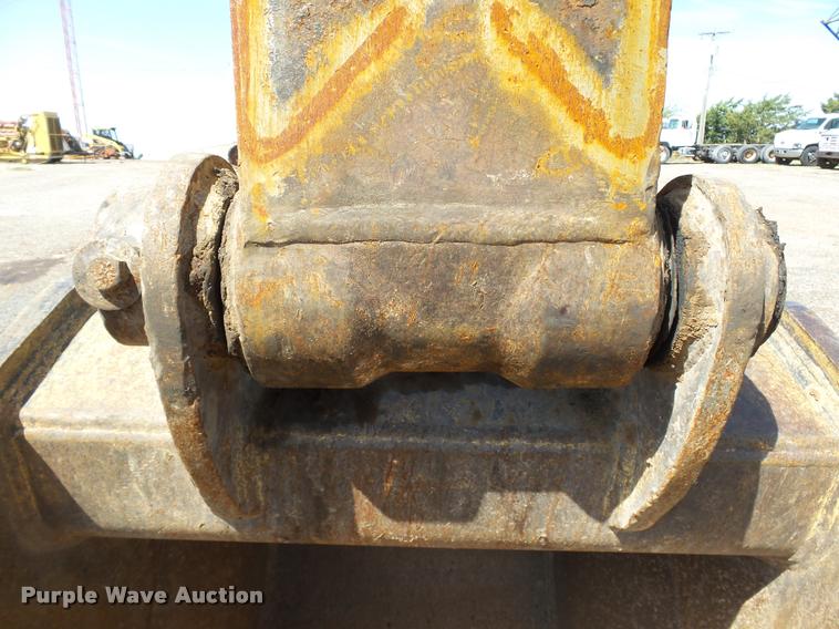 image for item DB0167 2004 Komatsu PC220LC-7 excavator