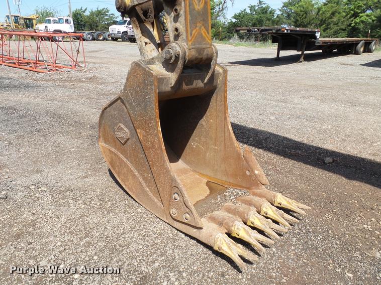 image for item DB0167 2004 Komatsu PC220LC-7 excavator