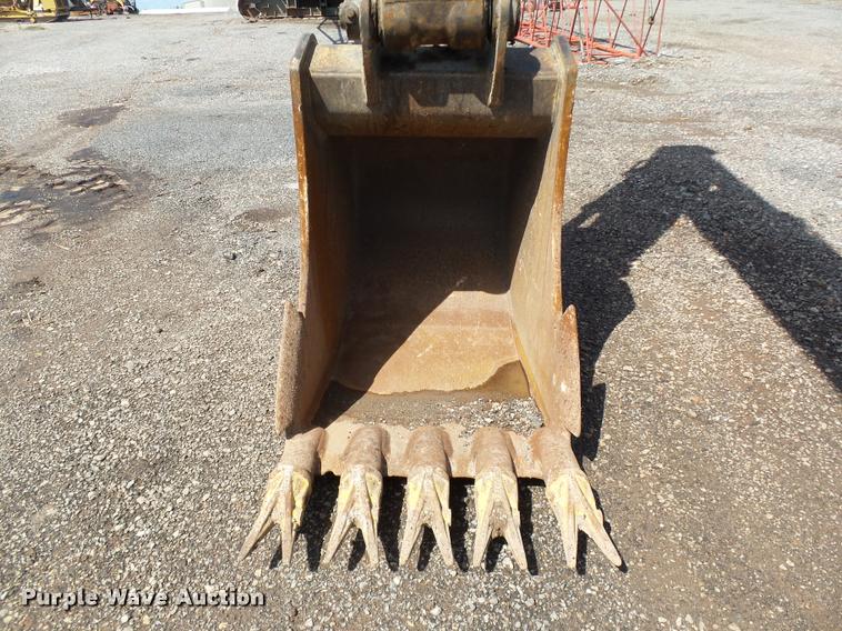 image for item DB0167 2004 Komatsu PC220LC-7 excavator