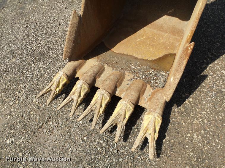 image for item DB0167 2004 Komatsu PC220LC-7 excavator