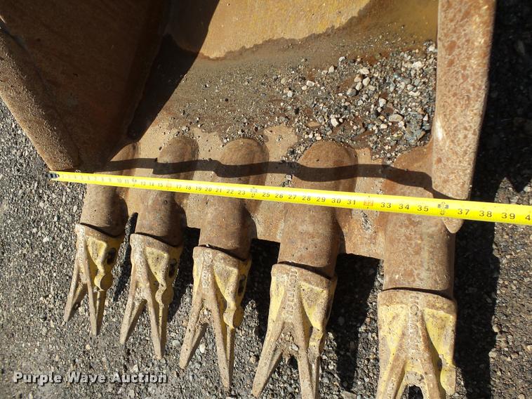 image for item DB0167 2004 Komatsu PC220LC-7 excavator