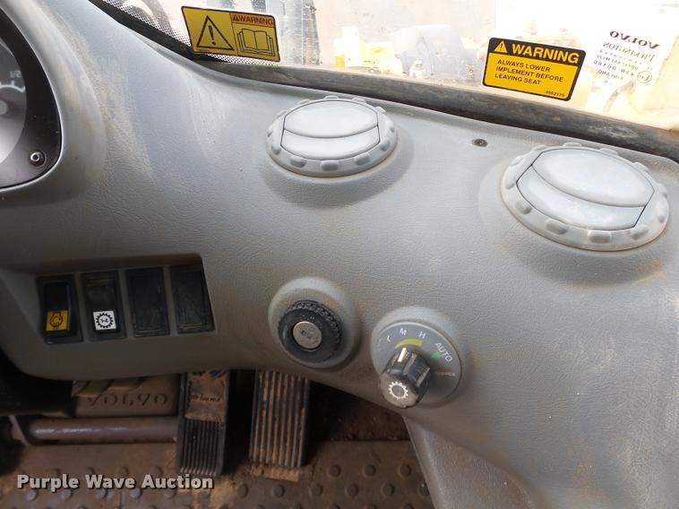 image for item DB0225 2006 Volvo L220E wheel loader