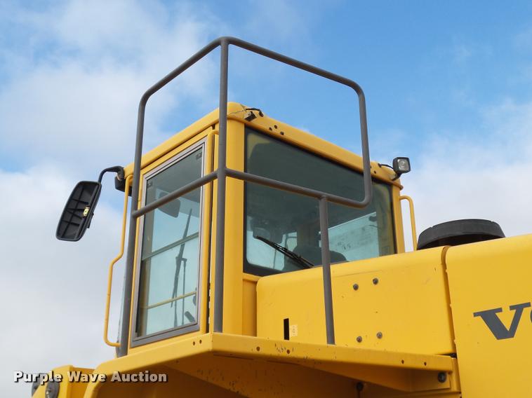 image for item DB0225 2006 Volvo L220E wheel loader