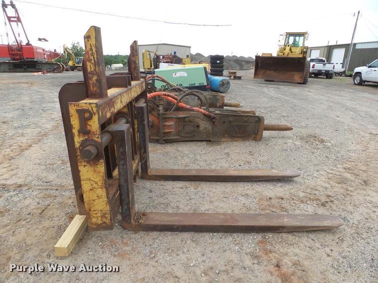 image for item DB0238 Pemberton IH540 wheel loader pallet forks