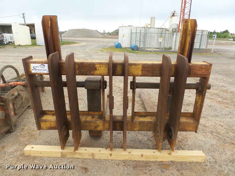 image for item DB0238 Pemberton IH540 wheel loader pallet forks