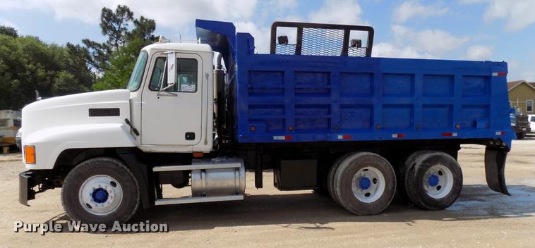 image for item DB2277 2002 Mack CH613 dump truck
