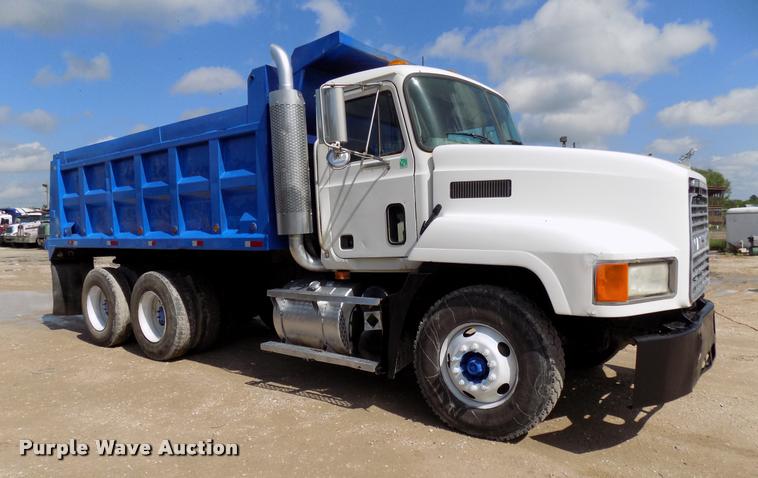 image for item DB2277 2002 Mack CH613 dump truck