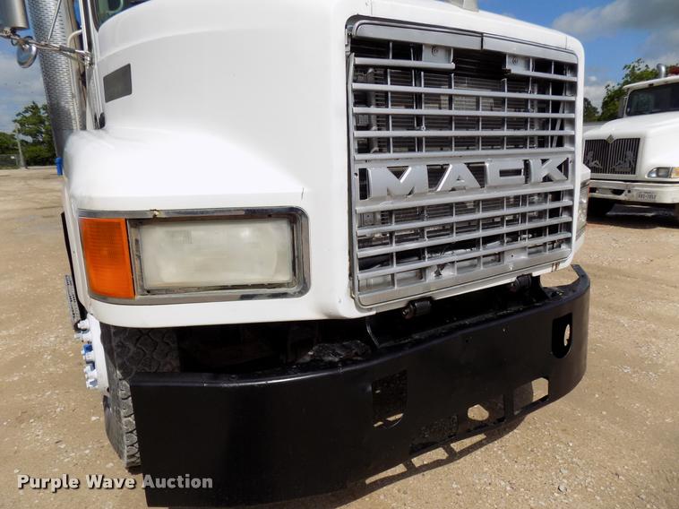 image for item DB2277 2002 Mack CH613 dump truck