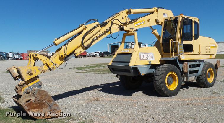 image for item DB4688 2002 Badger 1085D rubber tire excavator