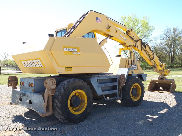 image for item DB4688 2002 Badger 1085D rubber tire excavator