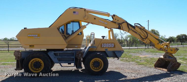 image for item DB4688 2002 Badger 1085D rubber tire excavator