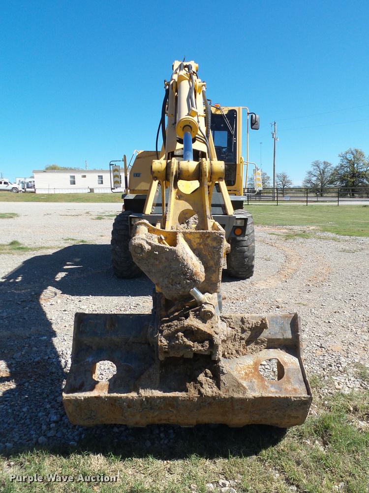 image for item DB4688 2002 Badger 1085D rubber tire excavator