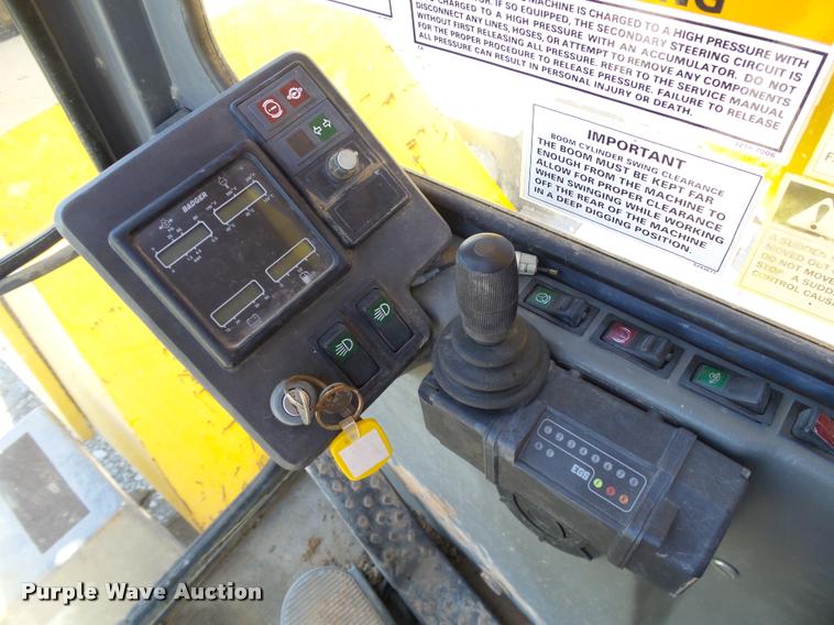 image for item DB4688 2002 Badger 1085D rubber tire excavator