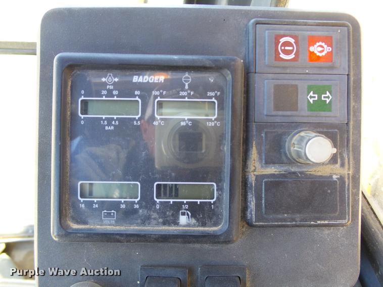 image for item DB4688 2002 Badger 1085D rubber tire excavator