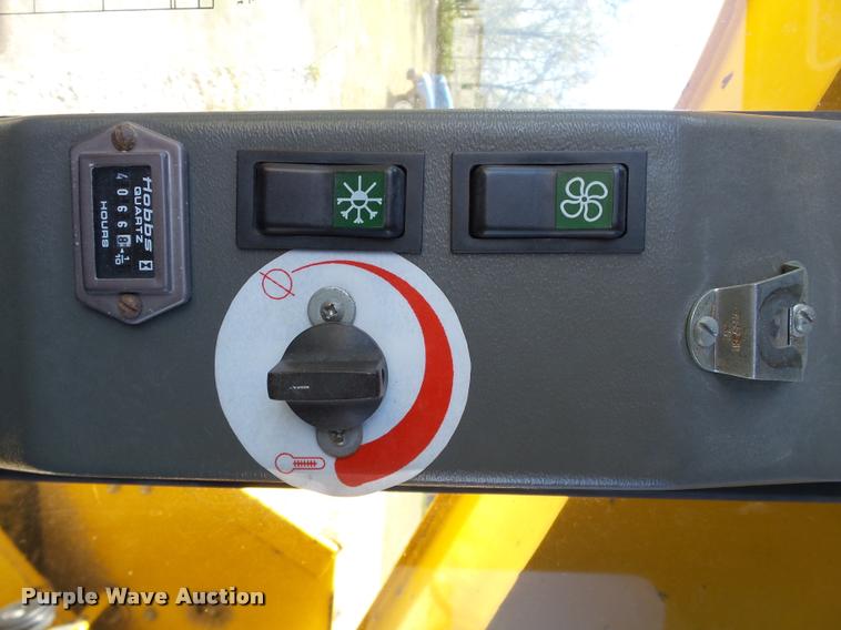 image for item DB4688 2002 Badger 1085D rubber tire excavator