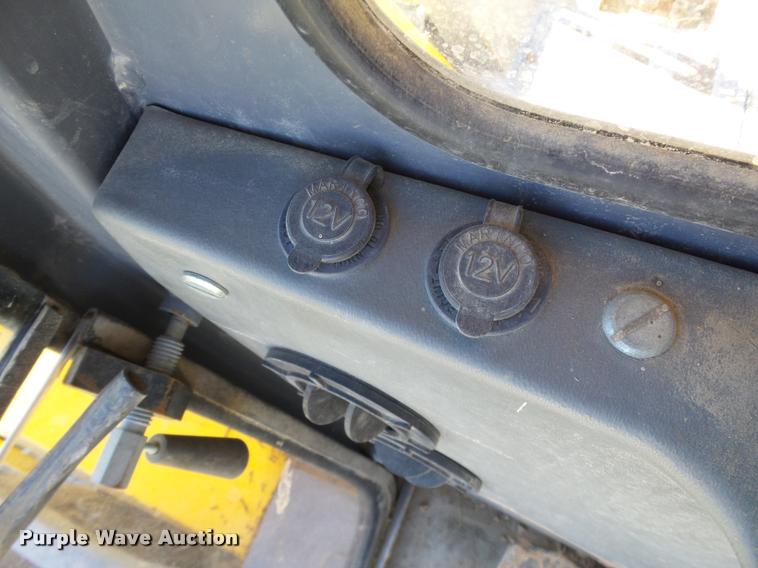 image for item DB4688 2002 Badger 1085D rubber tire excavator