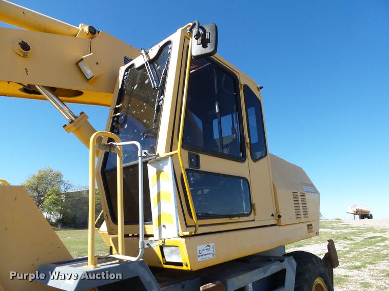 image for item DB4688 2002 Badger 1085D rubber tire excavator