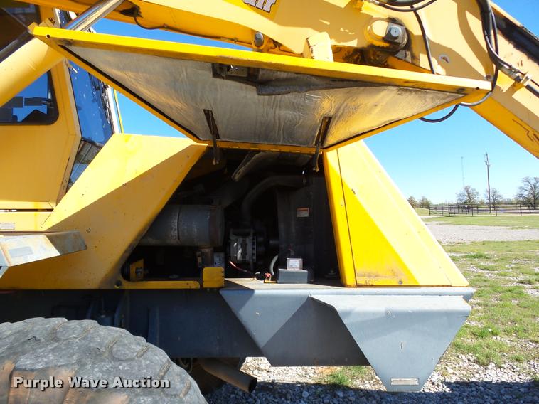 image for item DB4688 2002 Badger 1085D rubber tire excavator