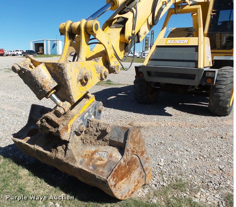 image for item DB4688 2002 Badger 1085D rubber tire excavator