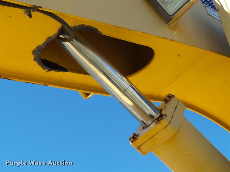 image for item DB4688 2002 Badger 1085D rubber tire excavator