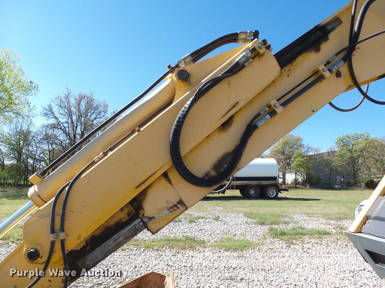 image for item DB4688 2002 Badger 1085D rubber tire excavator