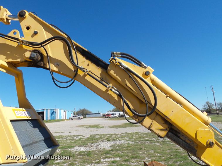 image for item DB4688 2002 Badger 1085D rubber tire excavator