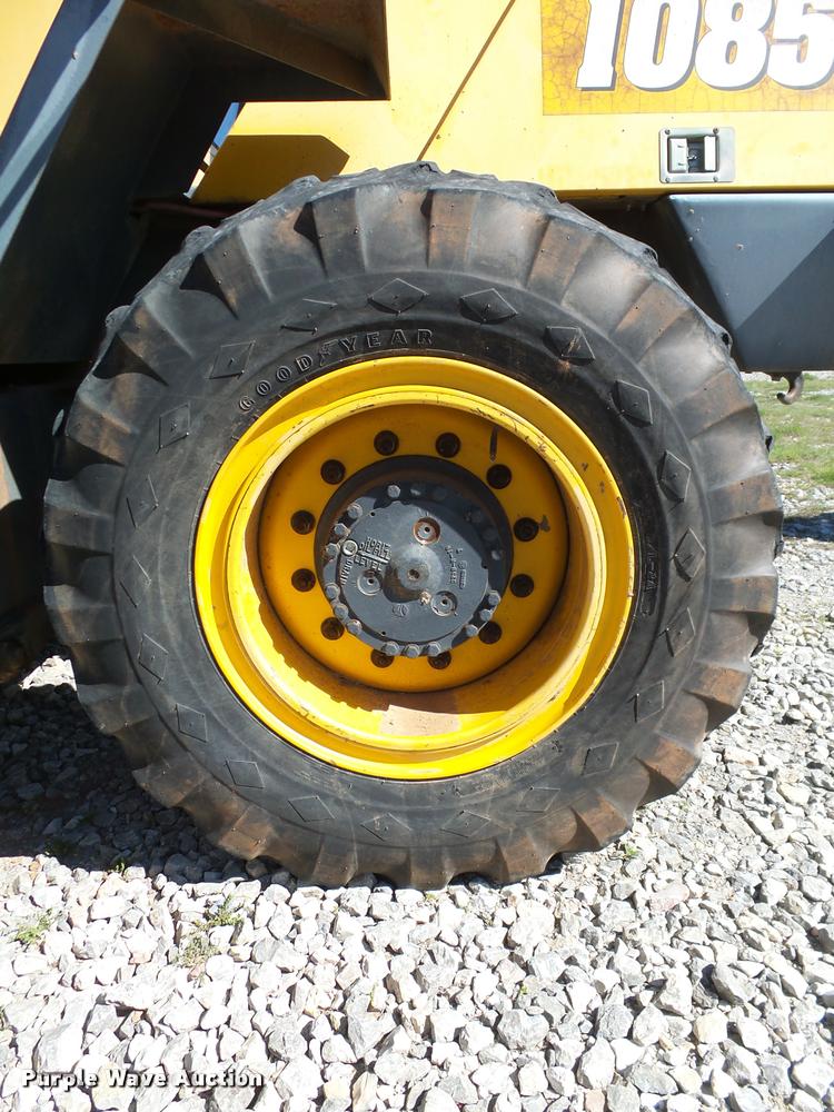 image for item DB4688 2002 Badger 1085D rubber tire excavator