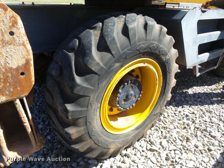 image for item DB4688 2002 Badger 1085D rubber tire excavator