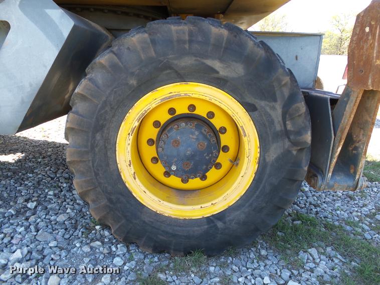 image for item DB4688 2002 Badger 1085D rubber tire excavator