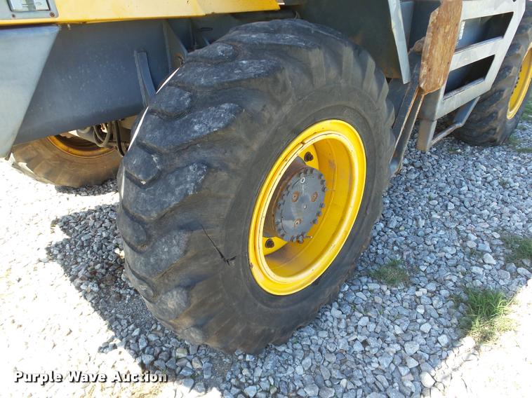 image for item DB4688 2002 Badger 1085D rubber tire excavator