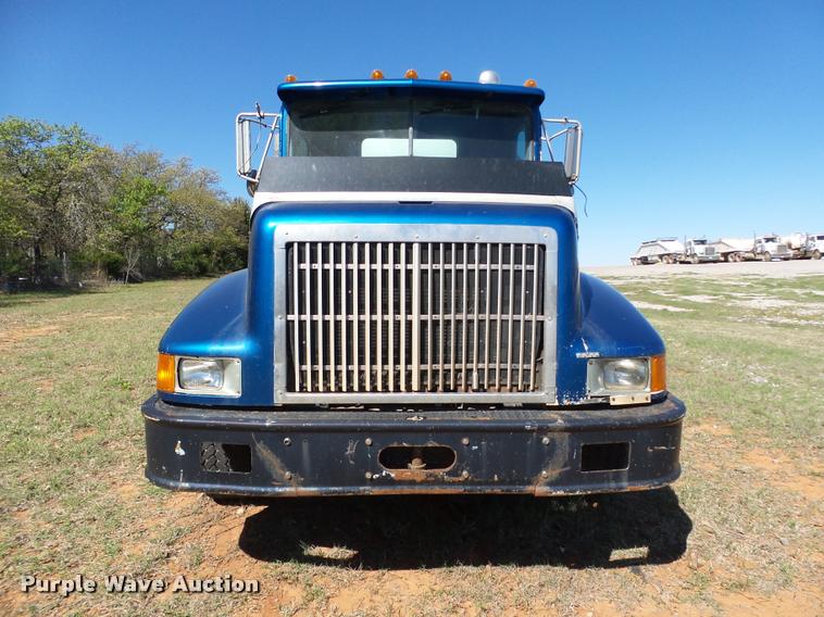 image for item DB4689 1993 International 9400 vacuum tank truck