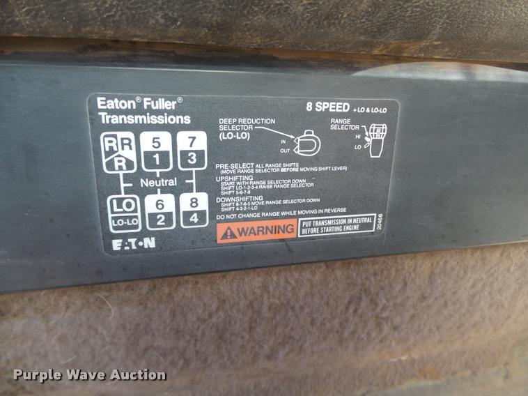 image for item DB4689 1993 International 9400 vacuum tank truck