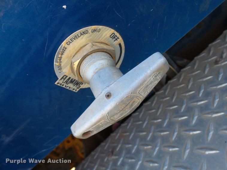 image for item DB4689 1993 International 9400 vacuum tank truck